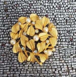 Ivy Leaf Brooch Rhinestone Starburst Floral Vine Goldtone Vintage Flower Pin